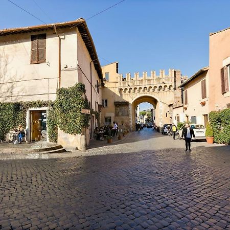 Enchanting Loft In Trastevere Рим Екстериор снимка